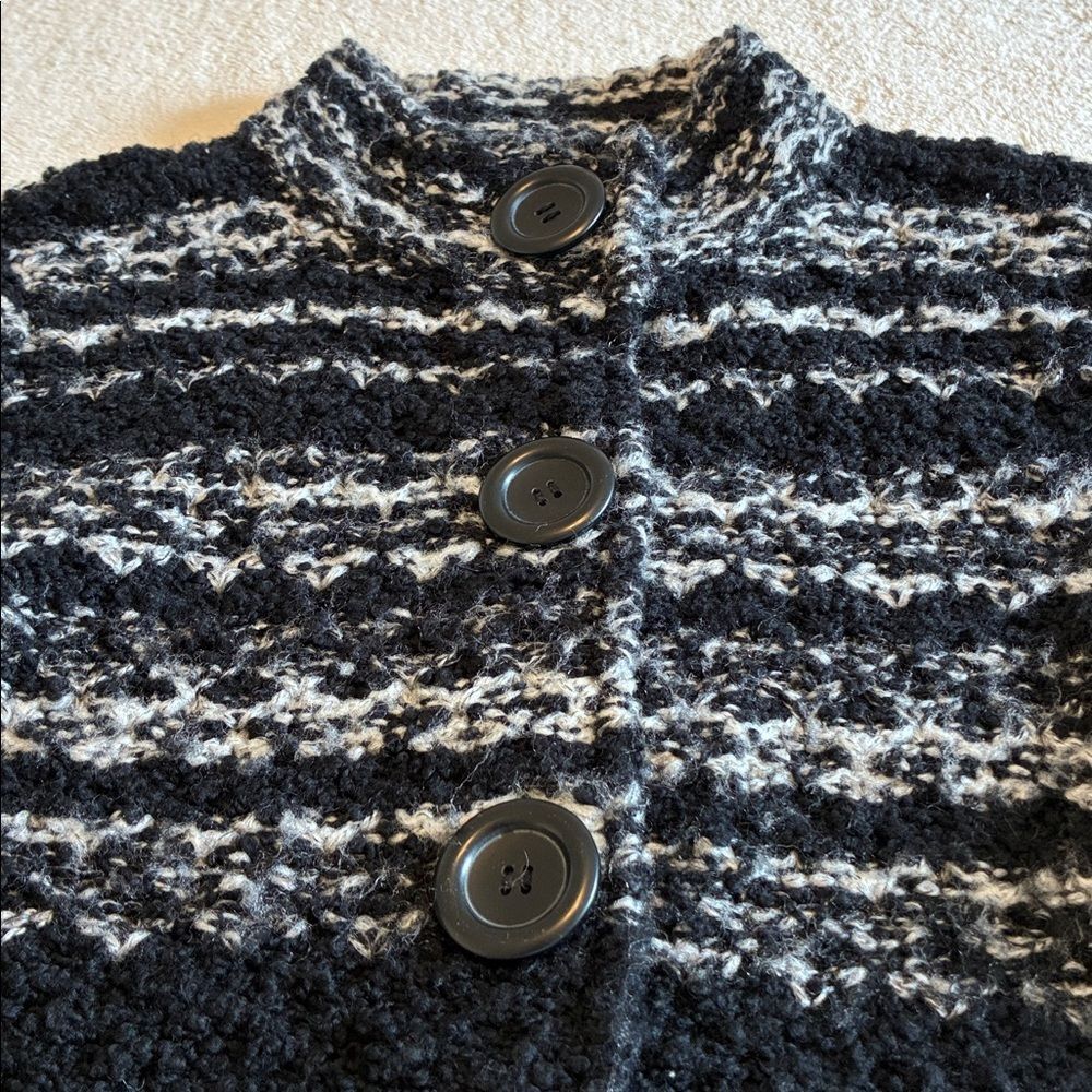 Tweeds Women’s Black and White Wool Cardigan Striped Sweater M